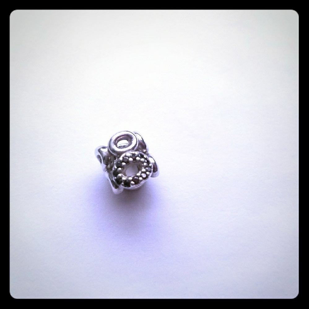 Pandora Circle of Friends RETIRED charm